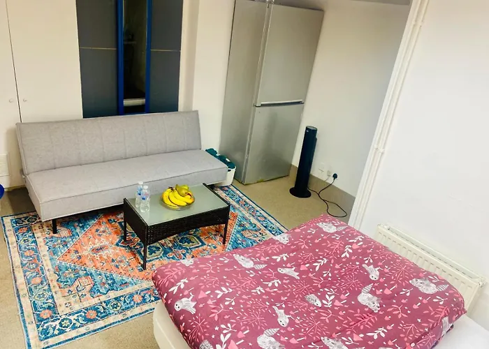 Cozy Studio Opposite Chelsea Stadium