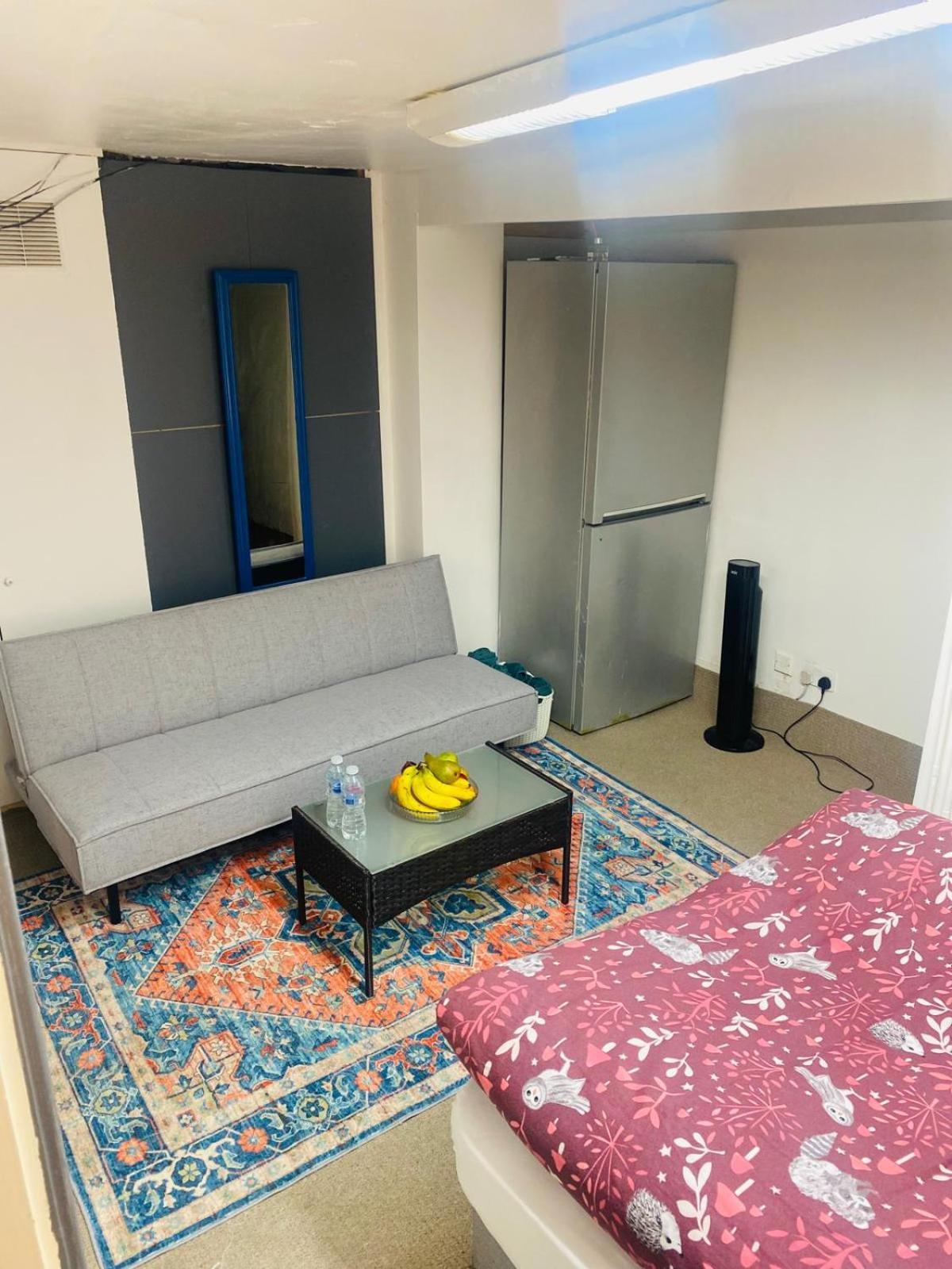 Cozy Opposite Chelsea Stadium Apartment *